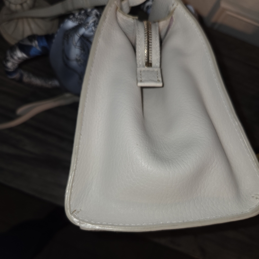 Dooney and Bourke Elegant Cream White Leather Satchel Wallet. - Picture 5 of 16